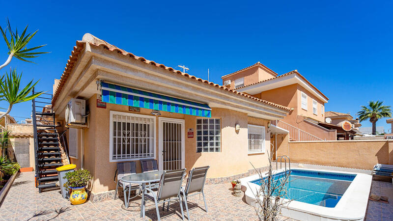 вилла продается в Punta Prima, Alicante