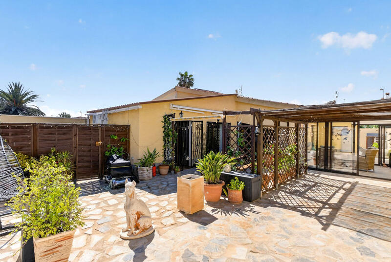 Villa Te koop in Torrevieja, Alicante