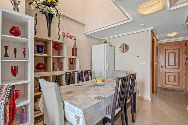 2 slaapkamer Gezinswoning Te koop 2 slaapkamer Gezinswoning Te koop