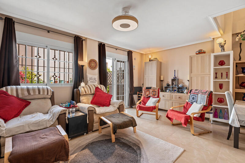 2 slaapkamer Gezinswoning Te koop 2 slaapkamer Gezinswoning Te koop