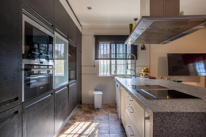 5 Schlafzimmer Villa zu verkaufen 5 Schlafzimmer Villa zu verkaufen