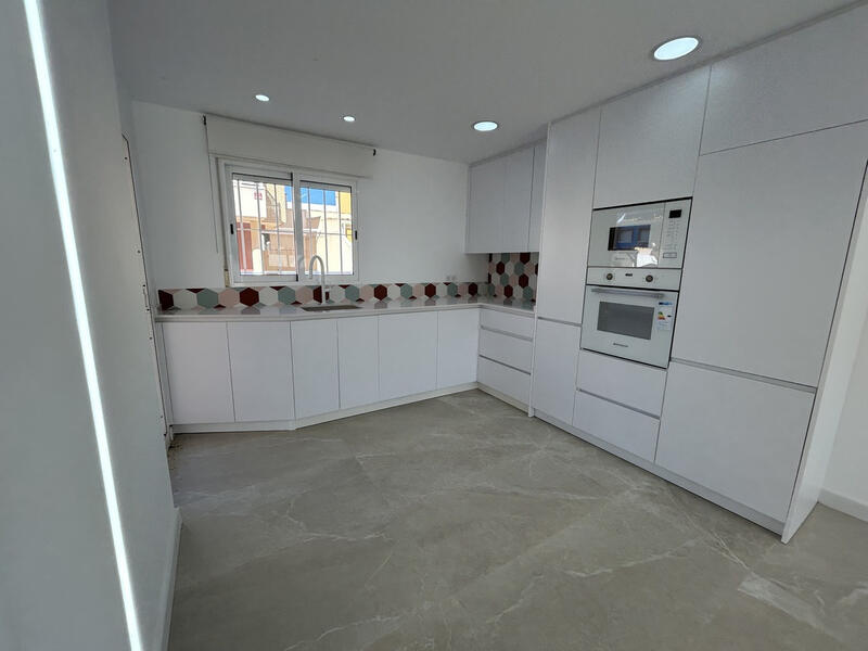 2 slaapkamer Appartement Te koop 2 slaapkamer Appartement Te koop