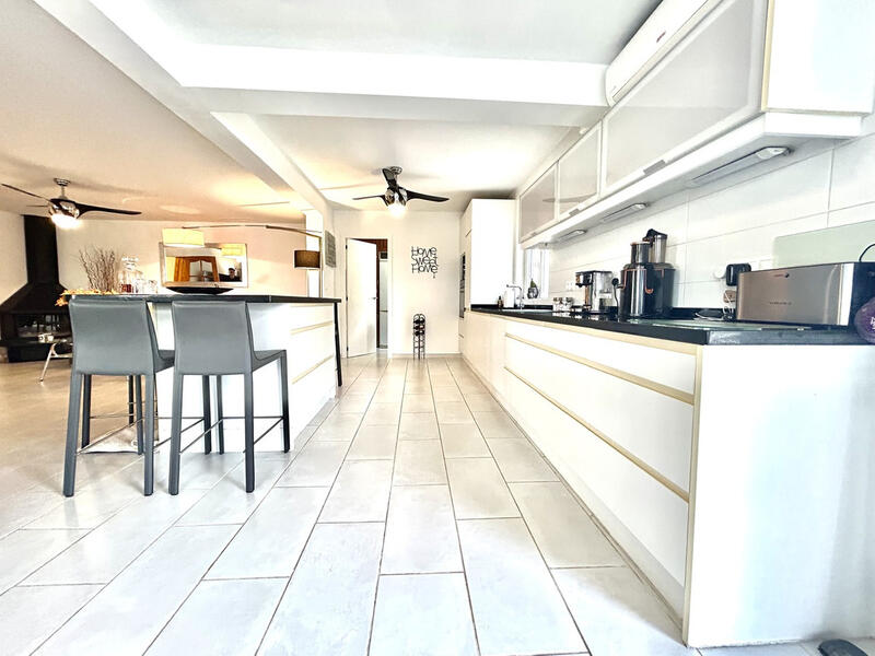 4 Schlafzimmer Villa zu verkaufen 4 Schlafzimmer Villa zu verkaufen