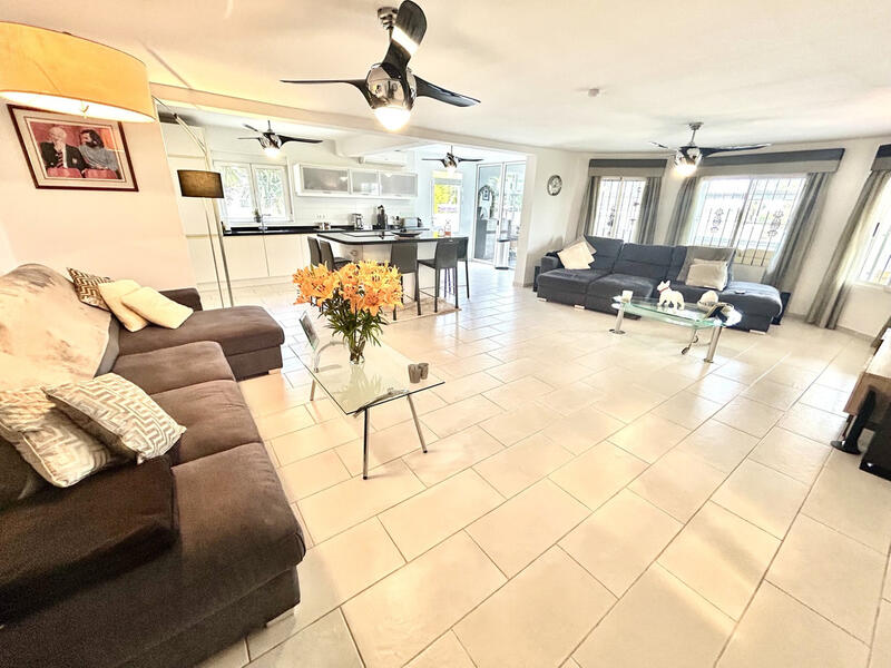 4 Schlafzimmer Villa zu verkaufen 4 Schlafzimmer Villa zu verkaufen