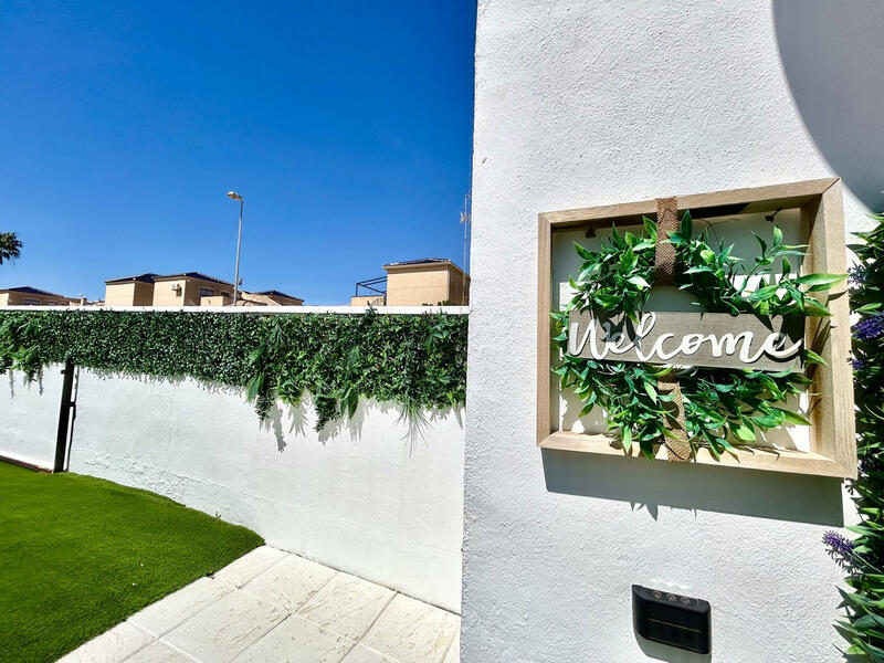 2 bedroom Townhouse for sale