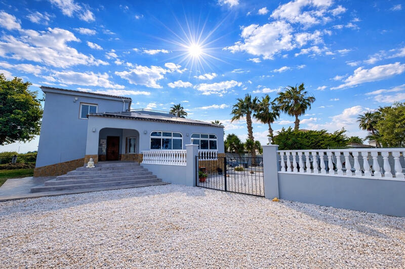 Villa til salgs i Catral, Alicante