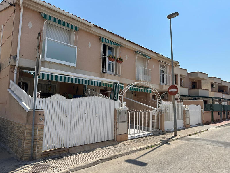 2 bedroom Townhouse for sale
