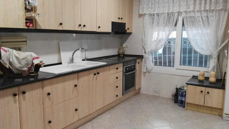 4 спальная комната квартира продается