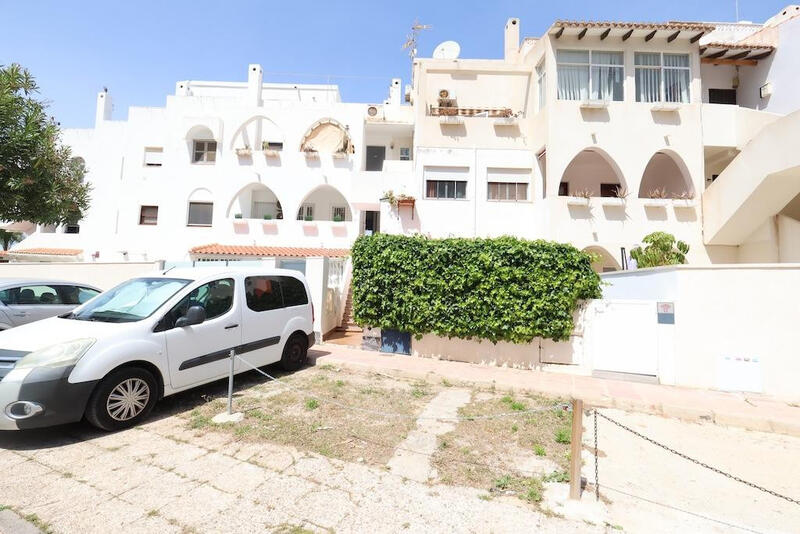 Apartamento en venta en La Zenia, Alicante