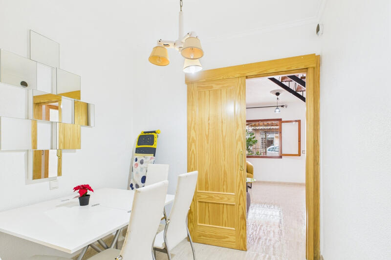 3 slaapkamer Gezinswoning Te koop 3 slaapkamer Gezinswoning Te koop