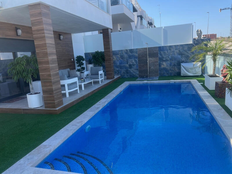 3 Schlafzimmer Villa zu verkaufen 3 Schlafzimmer Villa zu verkaufen
