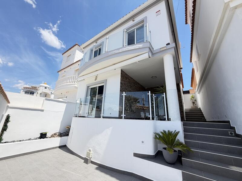 Apartment for sale in Villamartin, Alicante