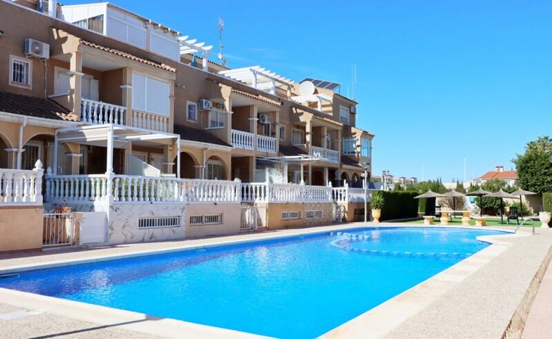Gezinswoning Te koop in Playa Flamenca, Alicante