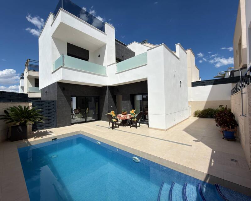 Villa en venta en Benijófar, Alicante