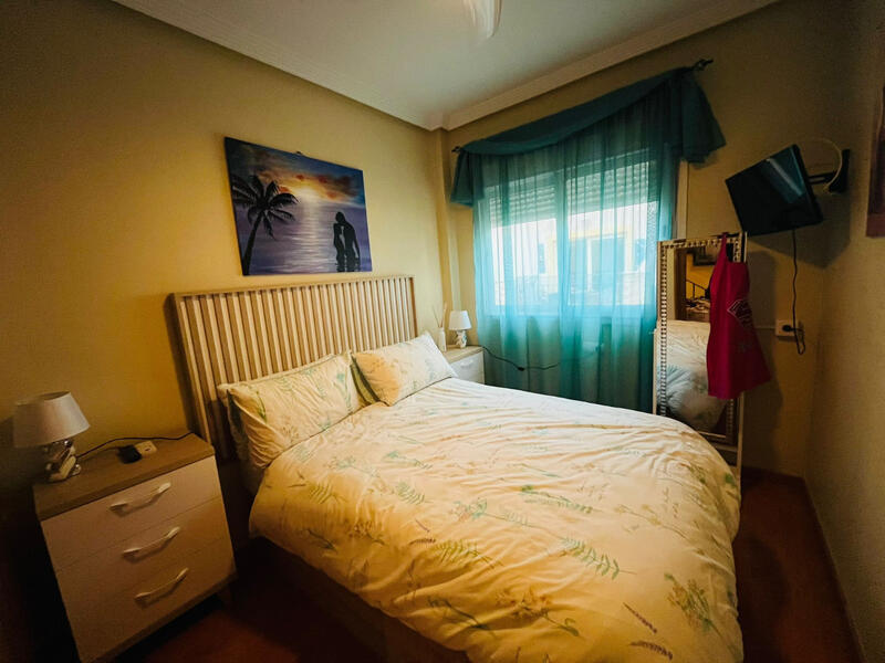 2 slaapkamer Gezinswoning Te koop 2 slaapkamer Gezinswoning Te koop
