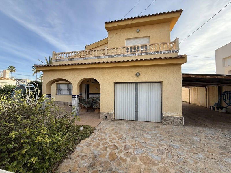 Villa à vendre dans Torrevieja, Alicante