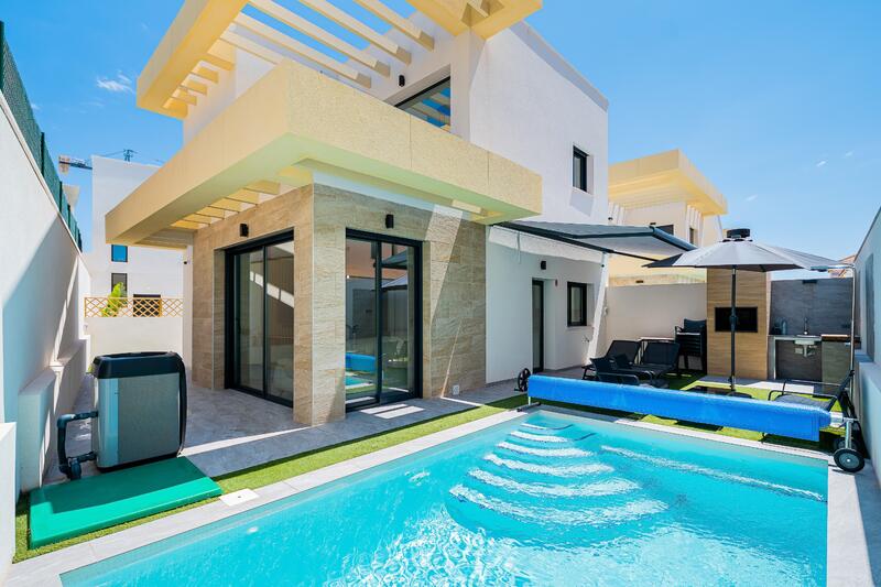 Villa til salgs i Los Montesinos, Alicante