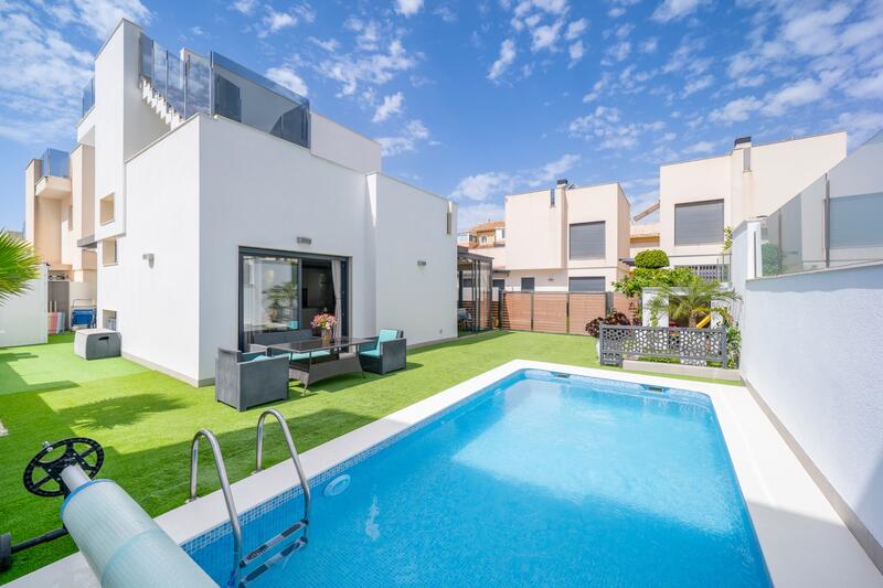Villa à vendre dans Torrevieja, Alicante