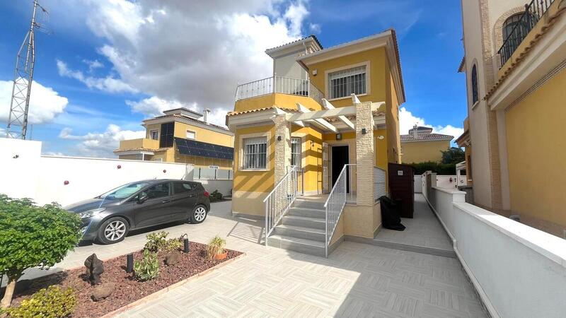Villa til salgs i Algorfa, Alicante