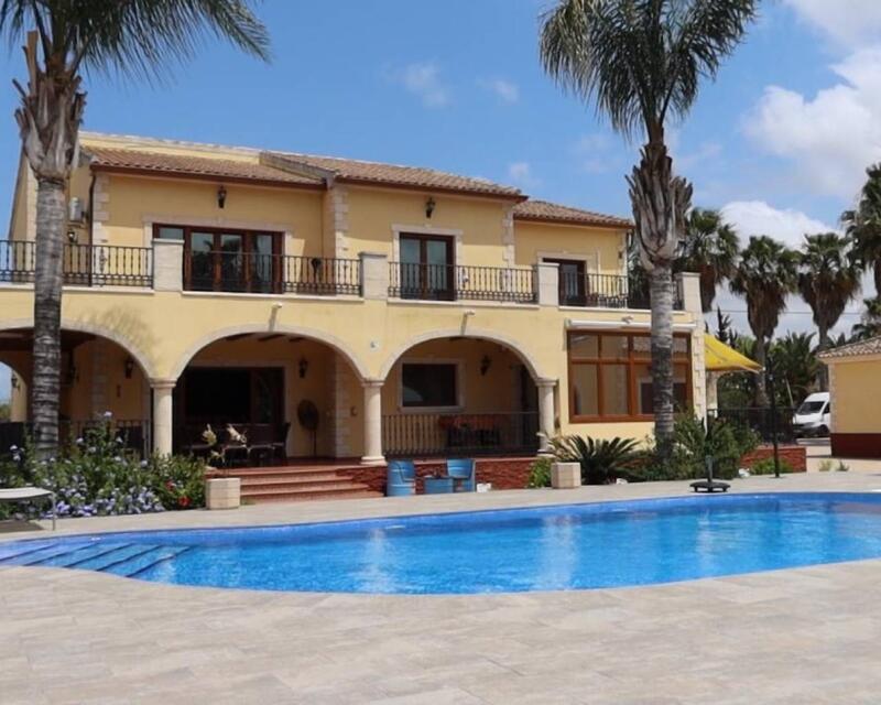 Villa Te koop in Orihuela, Alicante