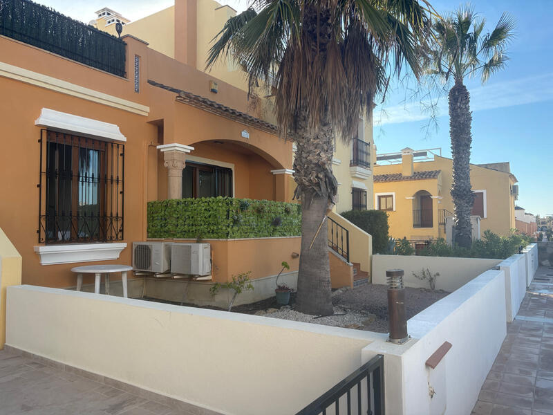 3 спальная комната городская тюрьма продается в Algorfa, Alicante