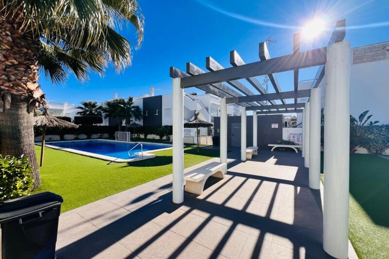 2 Cuarto Adosado en venta en Torrevieja, Alicante