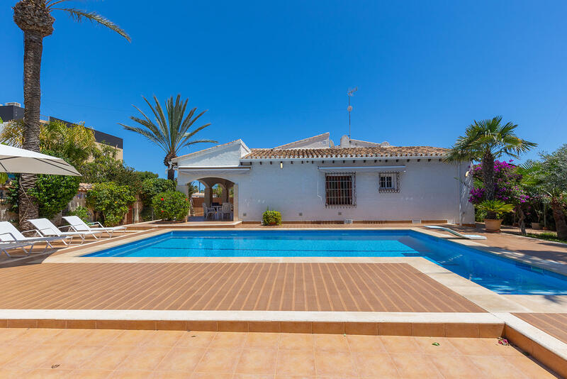 4 slaapkamer Villa Te koop 4 slaapkamer Villa Te koop