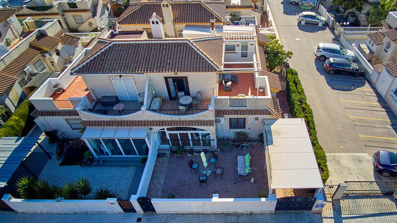 3 спальная комната вилла продается в Playa Flamenca, Alicante
