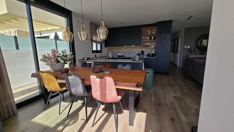 3 Schlafzimmer Villa zu verkaufen 3 Schlafzimmer Villa zu verkaufen