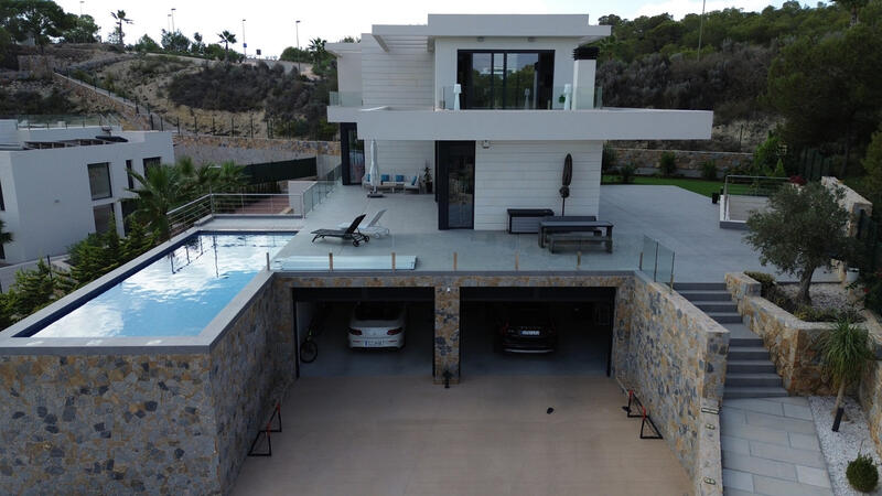 6 bedroom Villa for sale