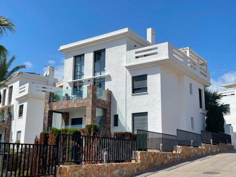 3 bedroom Apartment for sale