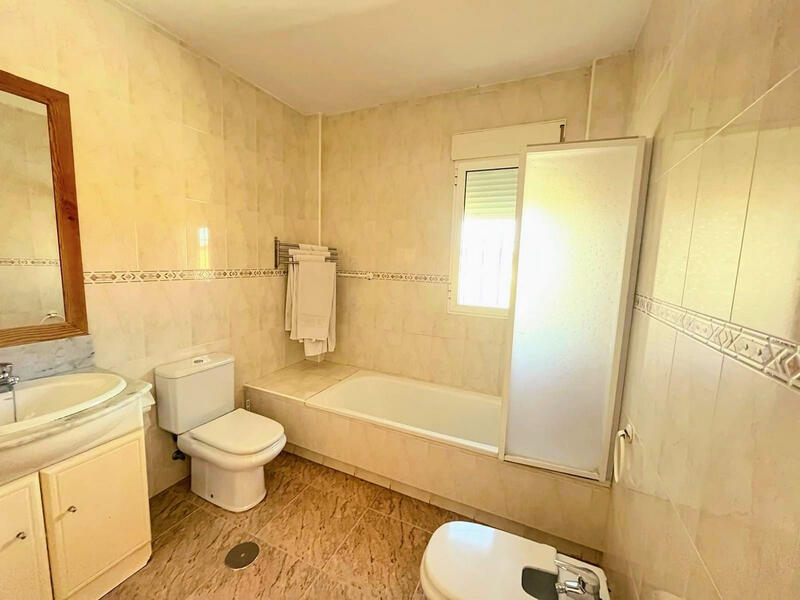 5 slaapkamer Gezinswoning Te koop 5 slaapkamer Gezinswoning Te koop