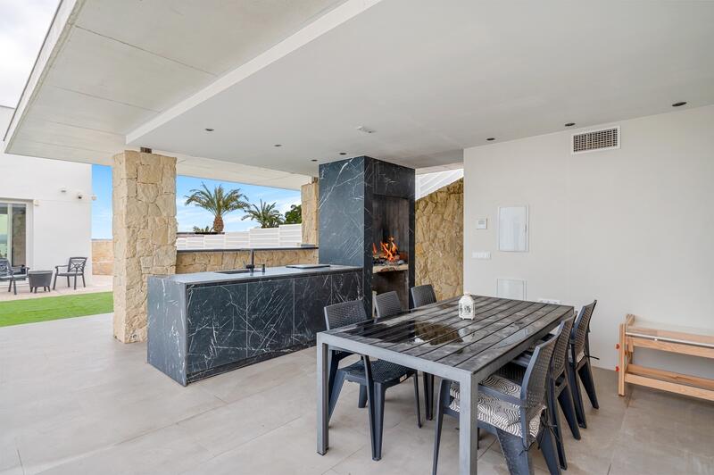 4 slaapkamer Villa Te koop 4 slaapkamer Villa Te koop