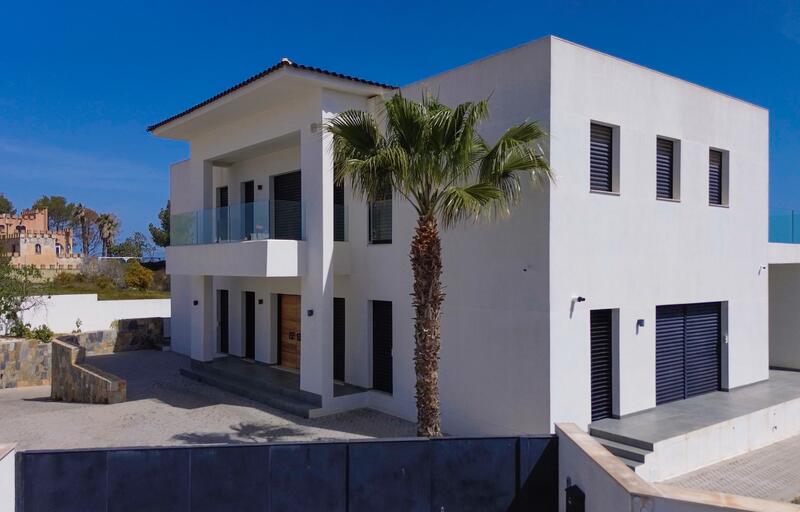5 slaapkamer Villa Te koop 5 slaapkamer Villa Te koop