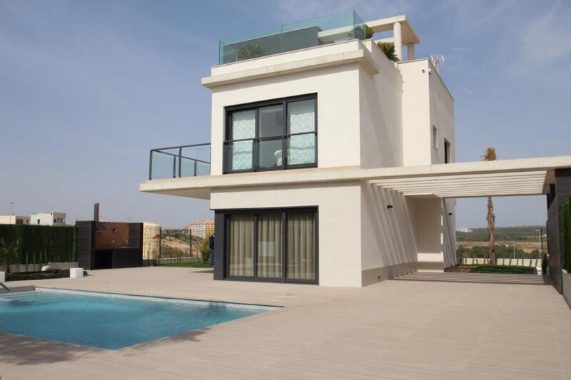 Villa Te koop in Campoamor, Alicante