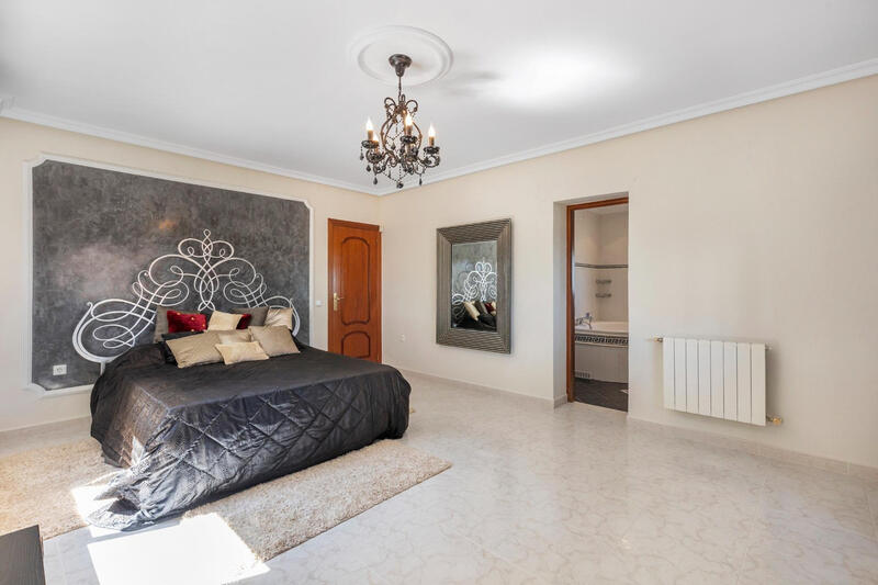 5 slaapkamer Villa Te koop 5 slaapkamer Villa Te koop