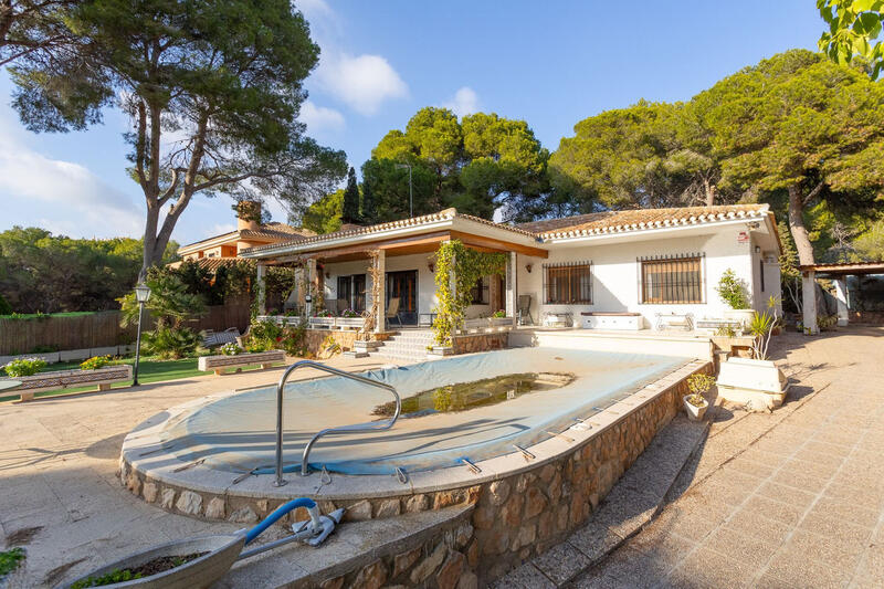 6 Cuarto Villa en venta