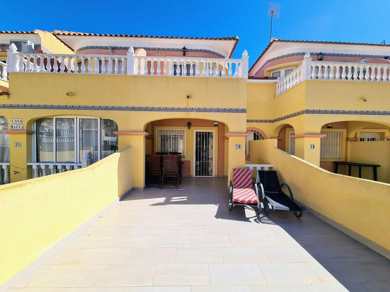 Stadthaus zu verkaufen in Villamartin, Alicante Stadthaus zu verkaufen in Villamartin, Alicante