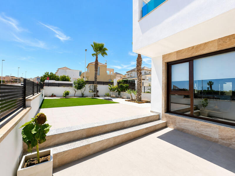 3 soveværelse Byhus til salg i Los Balcones, Alicante