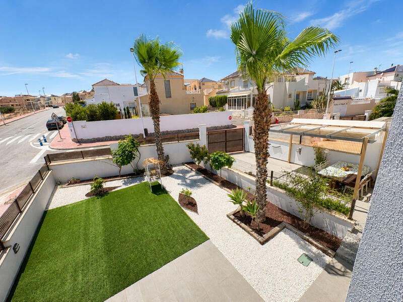 3 soveværelse Byhus til salg i Los Balcones, Alicante