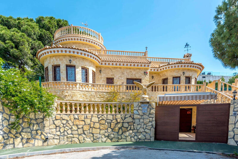 Villa for sale in Campoamor, Alicante