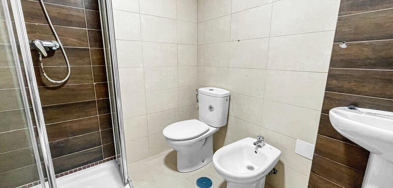 5 bedroom Apartment for sale