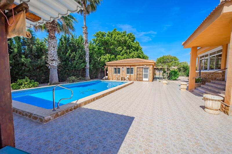5 bedroom Country House for sale