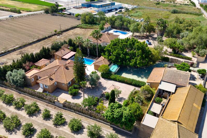 5 bedroom Country House for sale
