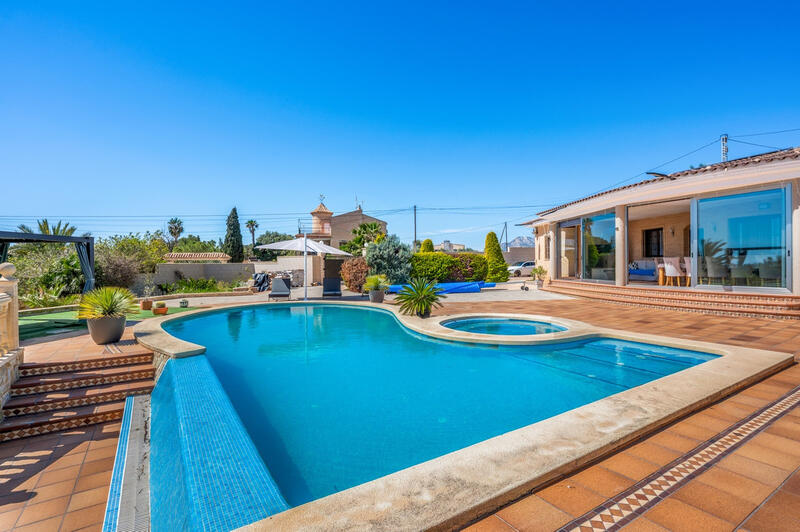 5 bedroom Country House for sale