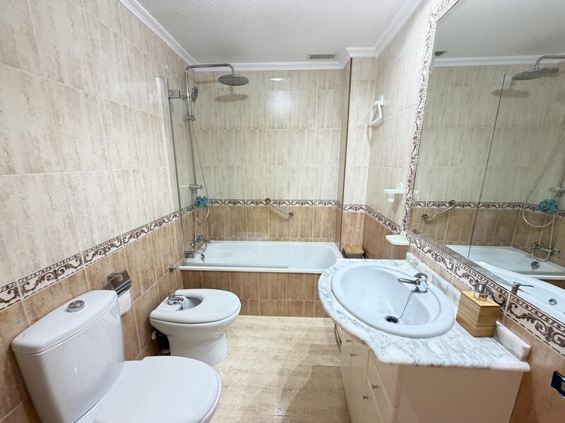 3 slaapkamer Gezinswoning Te koop 3 slaapkamer Gezinswoning Te koop