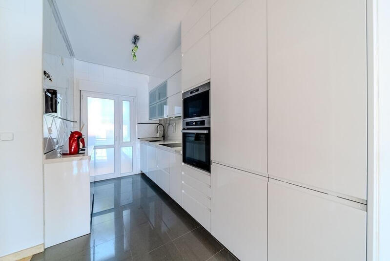 3 slaapkamer Gezinswoning Te koop 3 slaapkamer Gezinswoning Te koop