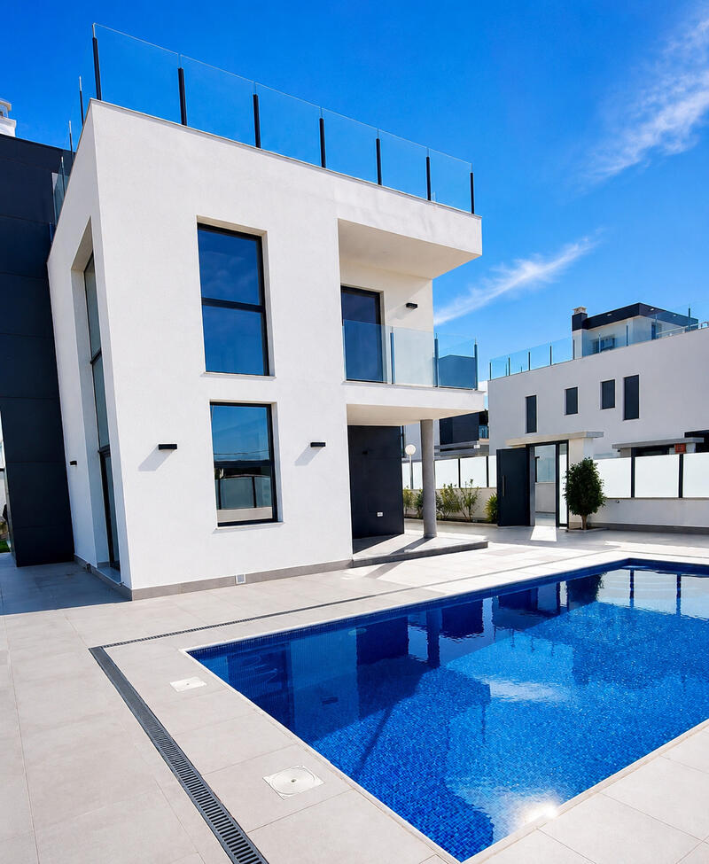 Townhouse for sale in Los Balcones, Alicante
