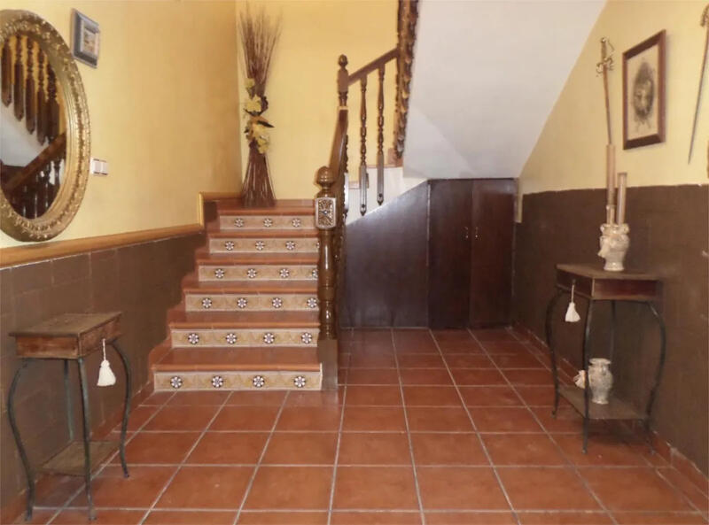 4 bedroom Townhouse for sale