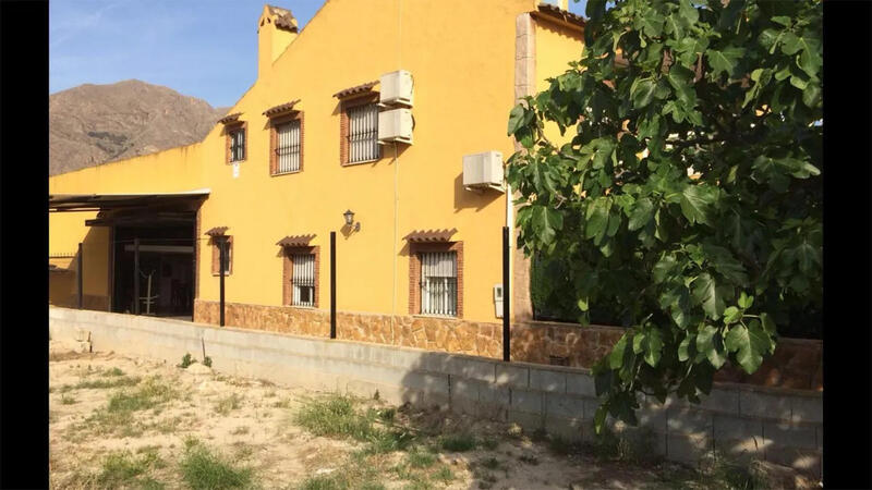4 bedroom Townhouse for sale